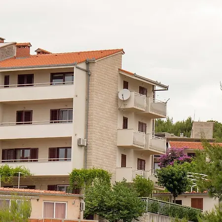 Lily Apartman Podstrana